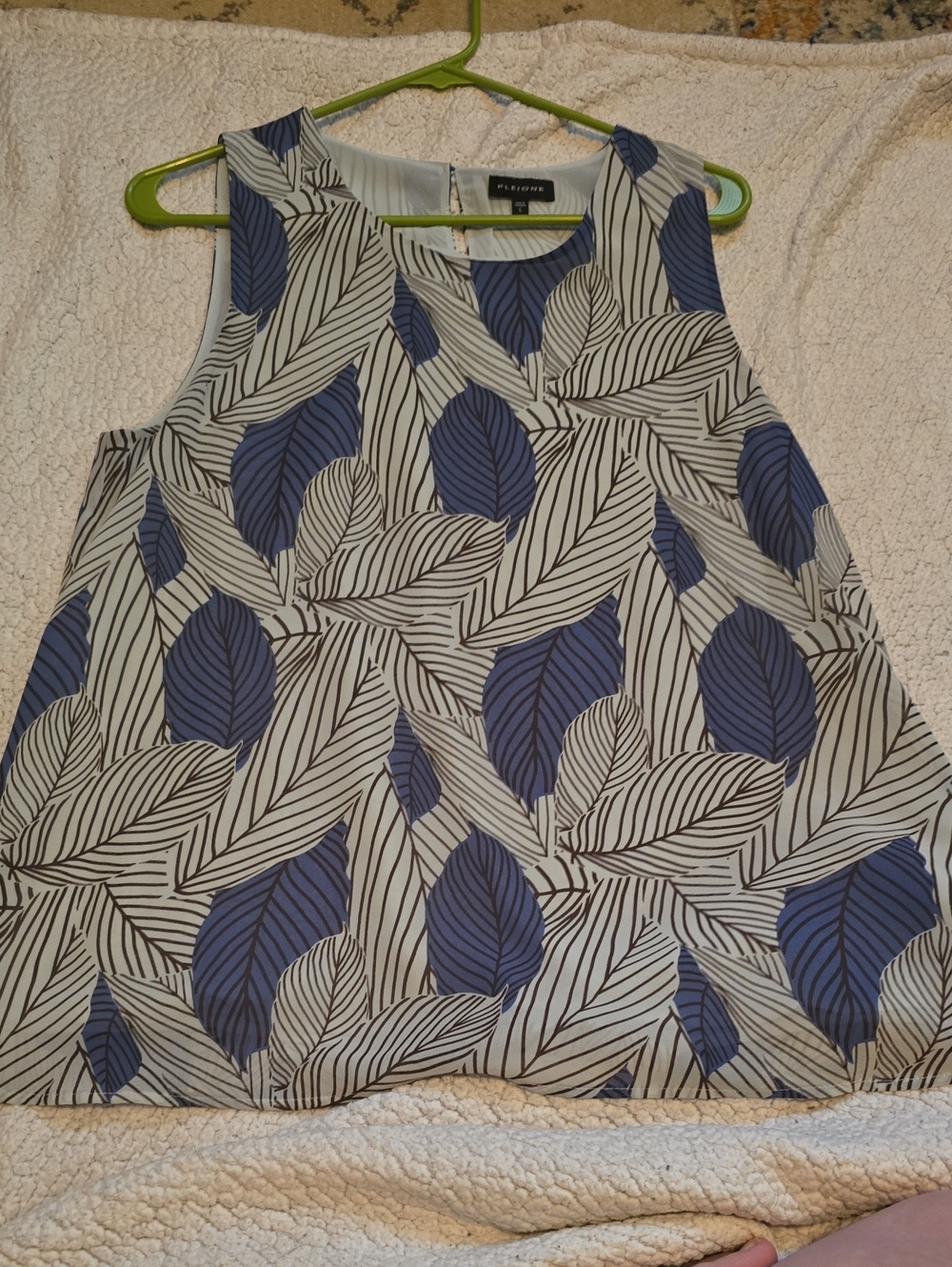 Pleione Navy and White Leaf-Print Sleeveless Camisole